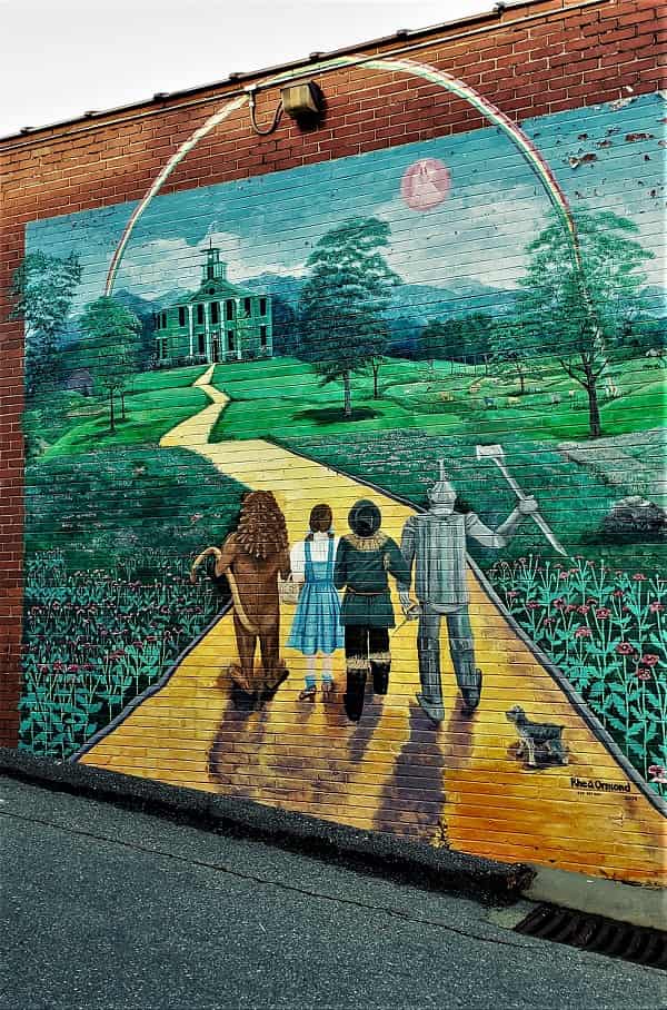 Burnsville Wizard of Oz Mural